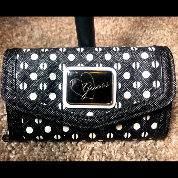 Small GUESS Pocket Trifold Wallet - Picture 1 of 9